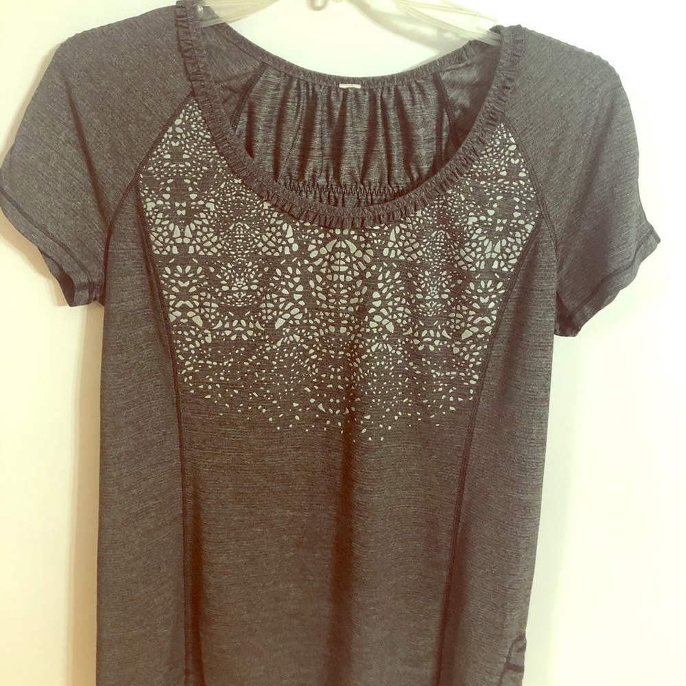 Lululemon training/running top w/scoop neck